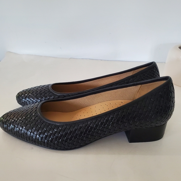 TROTTERS 10.5 Black Woven Leather JADE 1" Heel Slip On Shoes Comfort Office NWOB - Picture 10 of 15